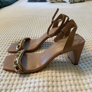 BCBG Generation size 9.5 Finda Block Heel Bit Sandals tan leather and gold trim